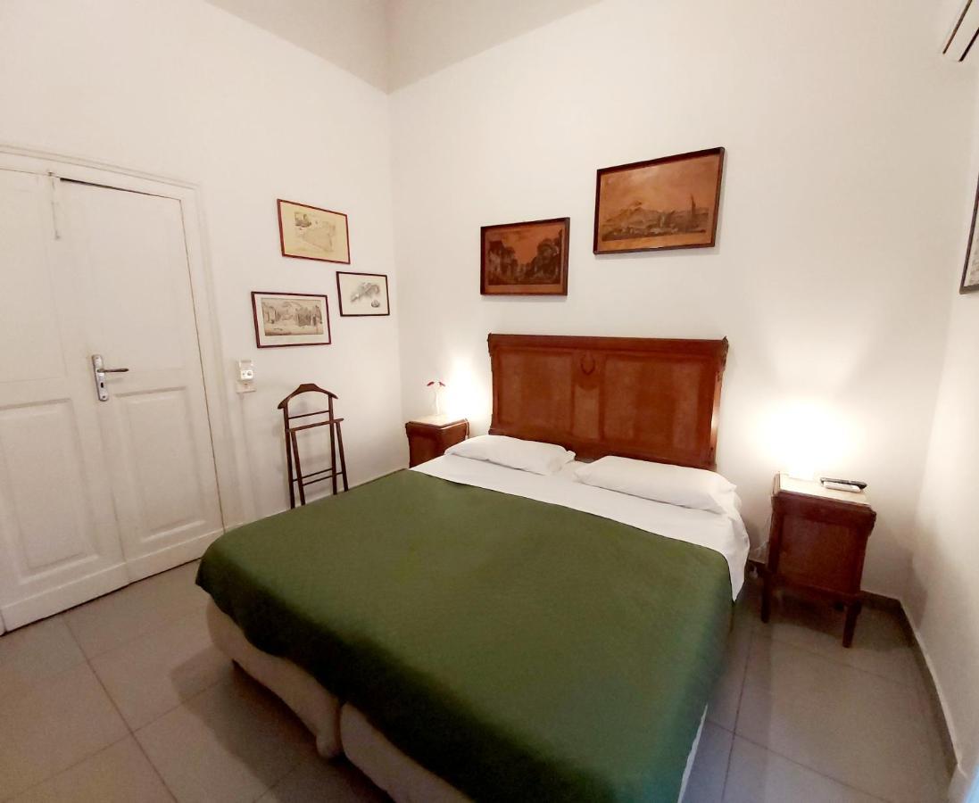 B&B Platamon Nápoles Quarto foto